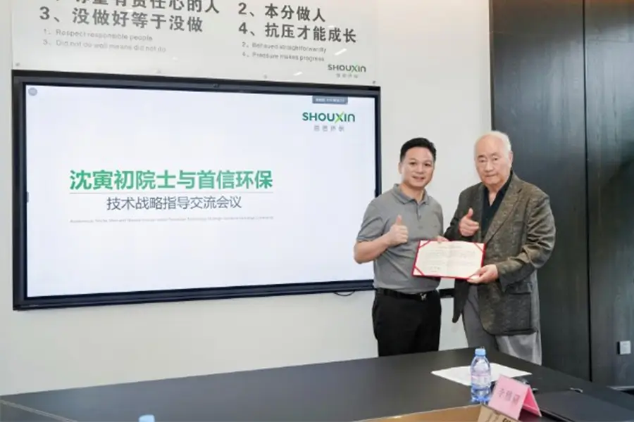 He also presented the signed certificate of the message to Chairman Liu